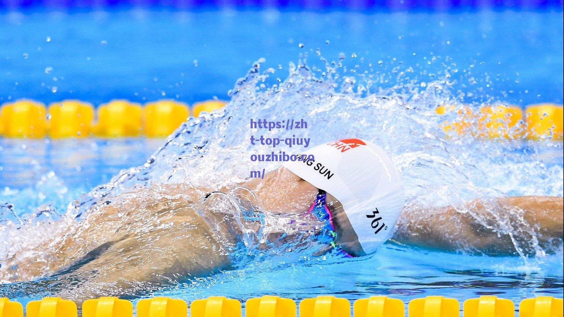 球友直播app下载-吴彦祖造访米兰总部获赠5号印号球衣 高呼Forza Milan引爆球迷热情