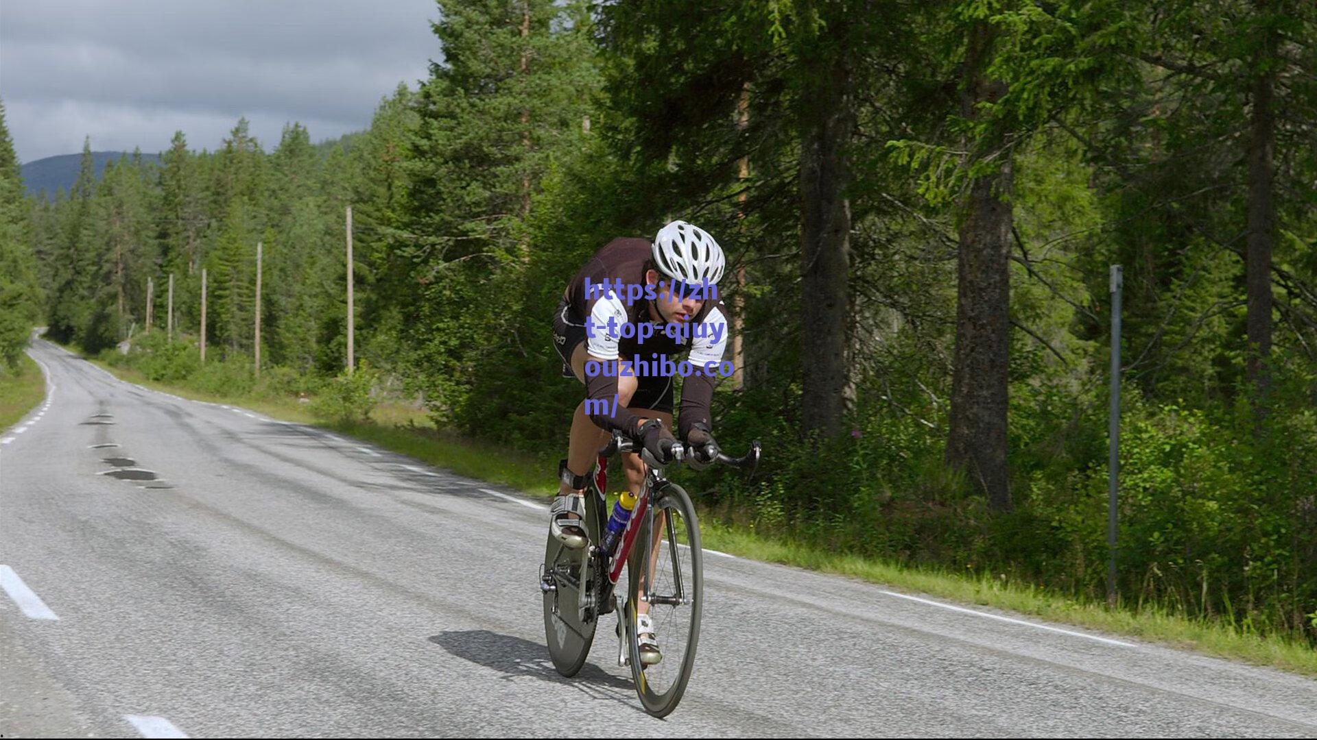 蓝军暗流涌动！切尔西加入阿尔瓦雷斯争夺战，今夏或与巴黎巴萨上演三方博弈